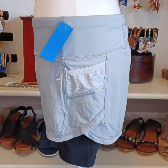 EUC Athleta 2 in 1 Ready Set Go Shorts Grey Black - Picture 3 of 7